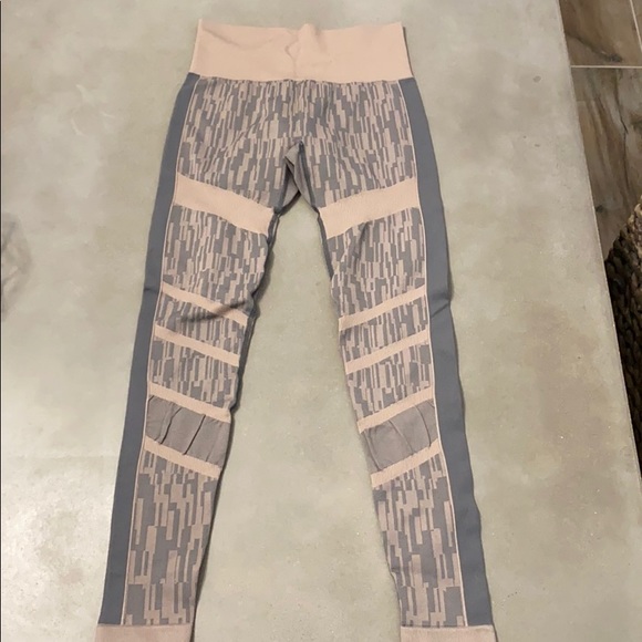 EUC seamless workout running bra & leggings set - Picture 4 of 6